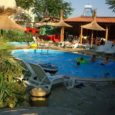 فندق Family Tropicana 2*