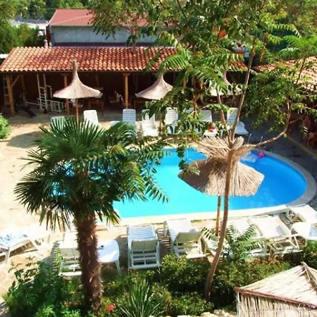 Family Tropicana ホテル