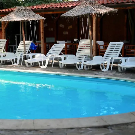 Family Tropicana ホテル ラヴダ