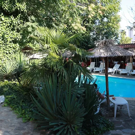 Family Tropicana 2*