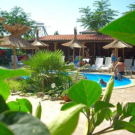 Family Tropicana Hotel 2*