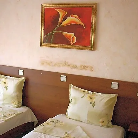 Family Tropicana Hotel 2*