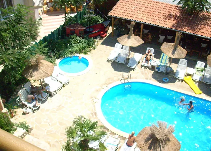 Family Tropicana Отель Равда