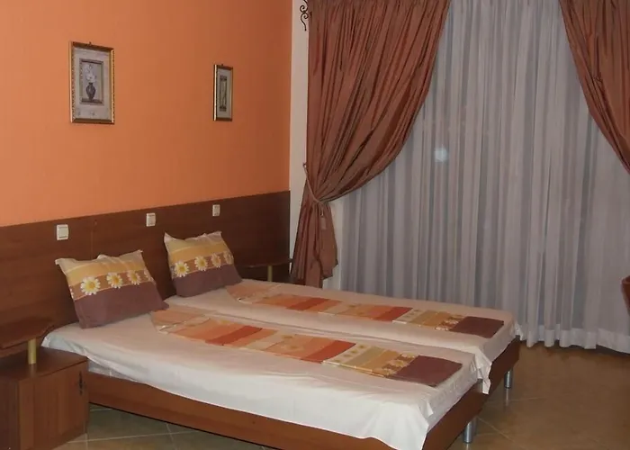 Family Tropicana 2* Равда